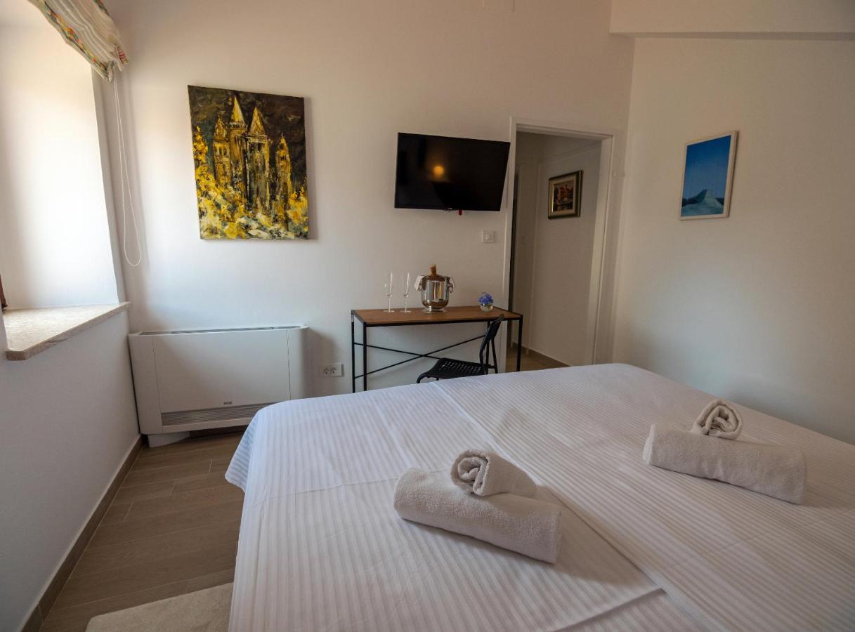Camera Matrimoniale/Doppia con Letti Singoli con Letto Supplementare