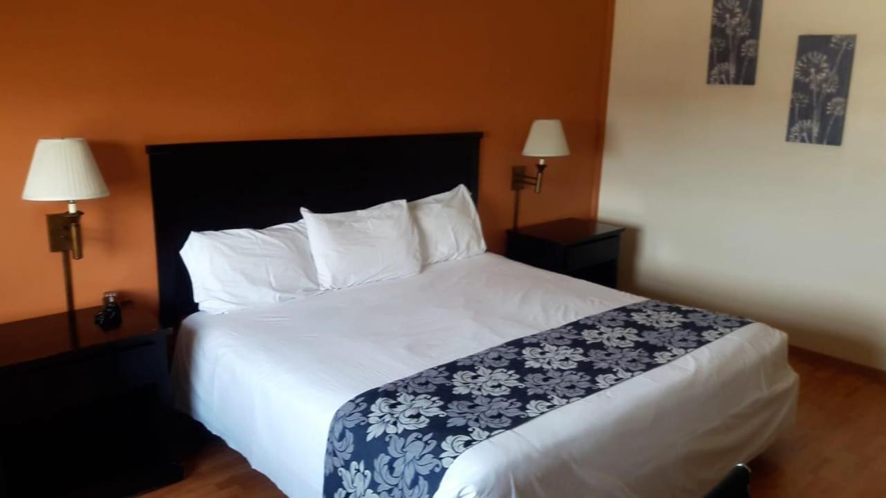 B&B Ciudad Sabinas - Hotel Express Inn - Bed and Breakfast Ciudad Sabinas