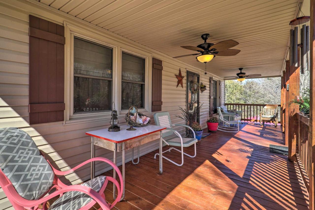 B&B Wytheville - Nature Escape in Wytheville with Covered Porch! - Bed and Breakfast Wytheville