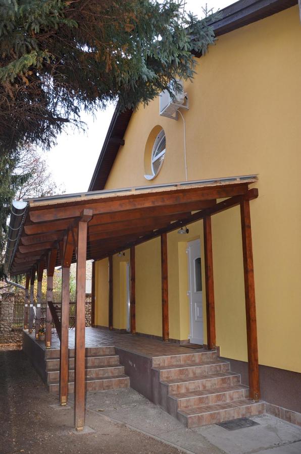 Alexandra Apartman Sárvár - B&B
