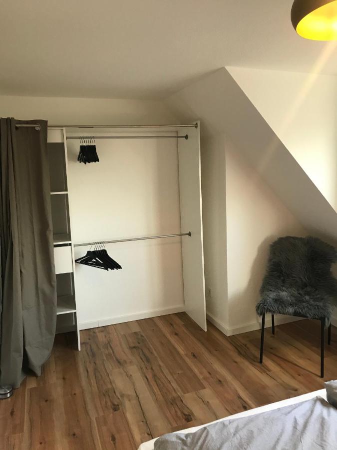 Apartment Frankfurt, top renoviert, 65qm DG - Chambres d'hôtes Bergisch Gladbach