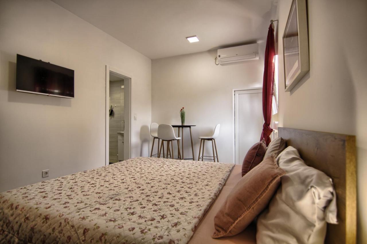 Rooms DRAGICA - Bed and Breakfast Pakoštane