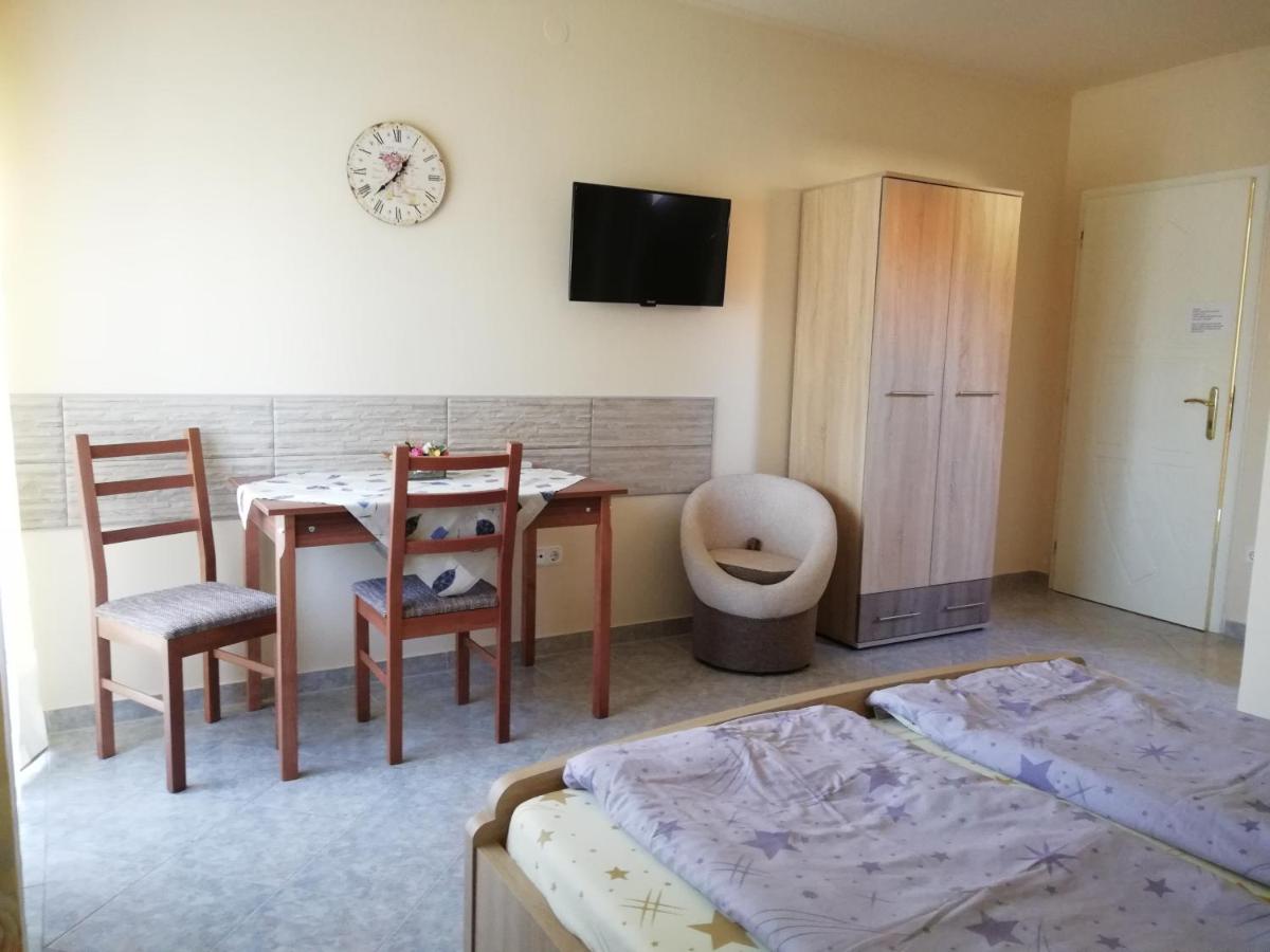 One-Bedroom Apartment with Balcony