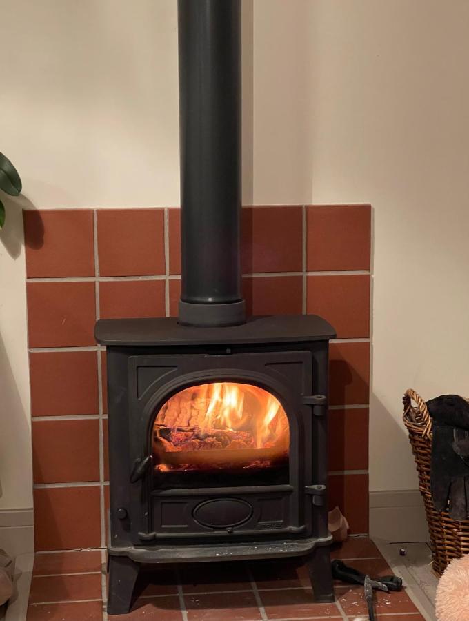 Bike Shed 1-Bed Cottage Sleeps 2 Pet Friendly - Chambres d’hôtes Shorwell