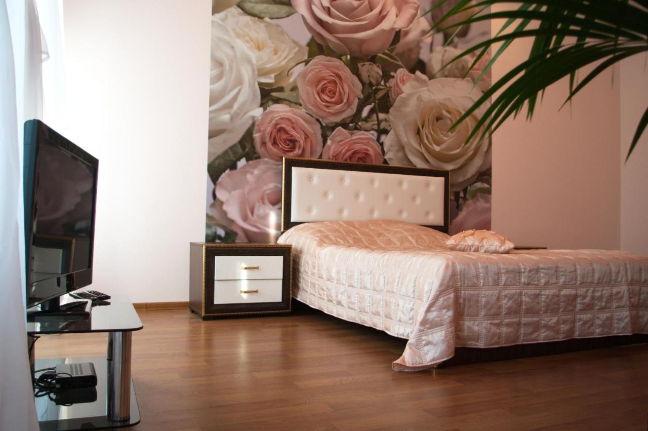 Superior Three-Bedroom Apartment on Udatnogo Street