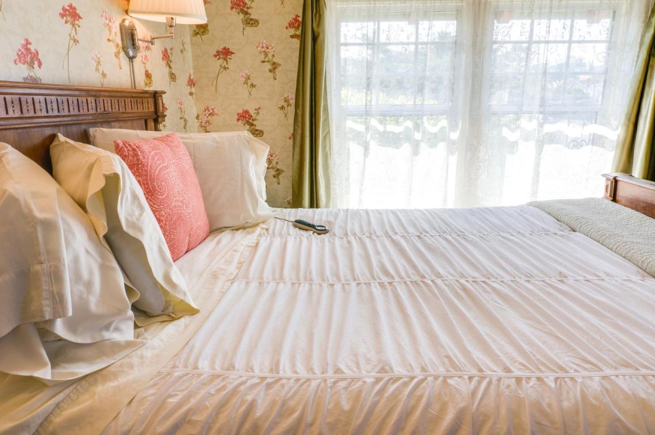 Queen Room with Garden View