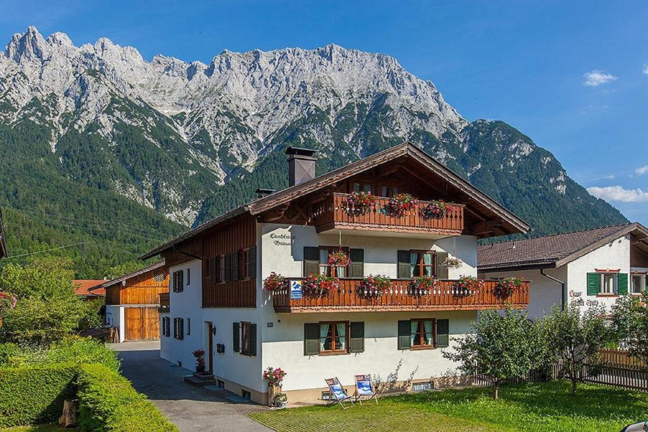 B&B Mittenwald - Landhaus Braun - Bed and Breakfast Mittenwald