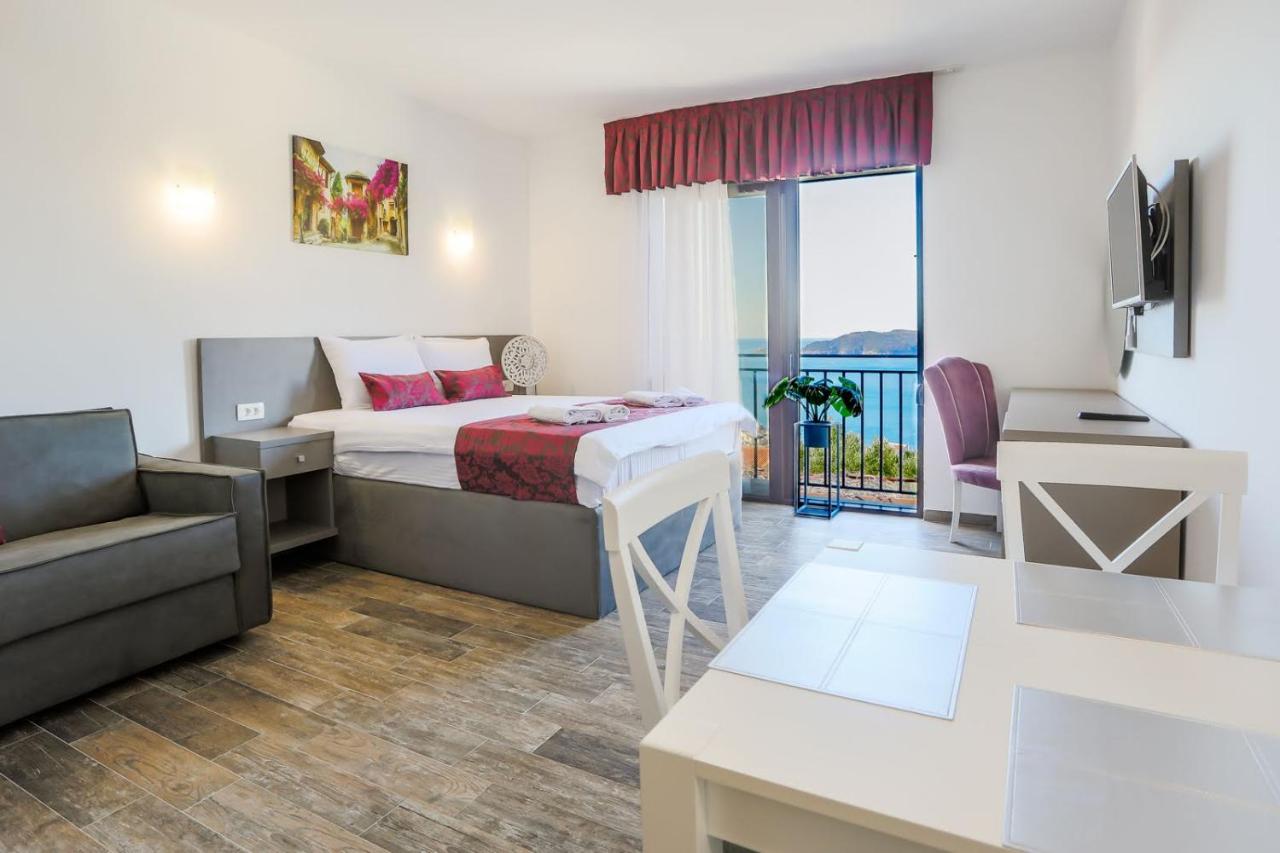 Studio Apartment with Sea View