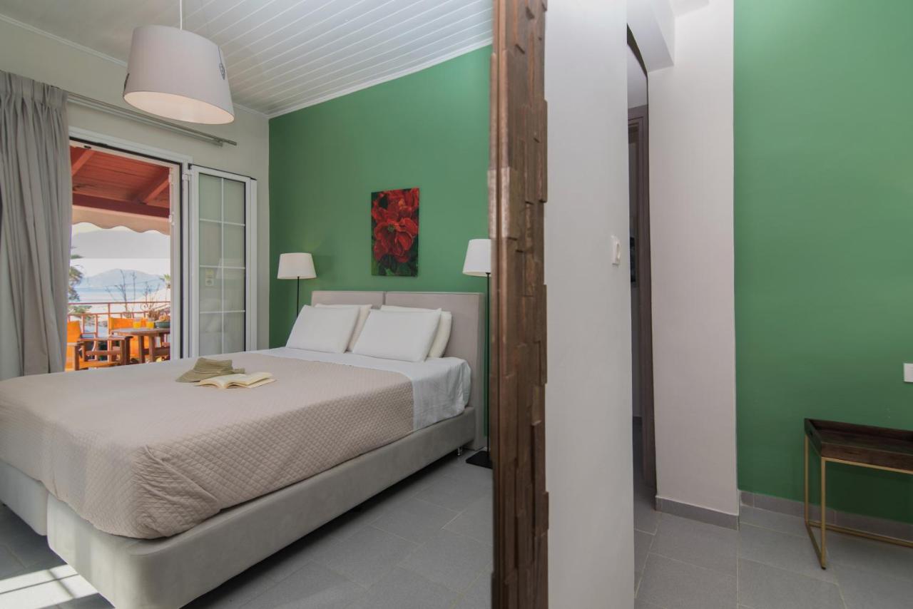 Superior Apartment with Garden and Partial Sea View