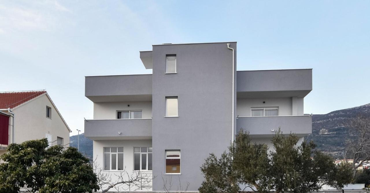 Luxury Residence Danica with a private rooftop pool - Chambres d’hôtes