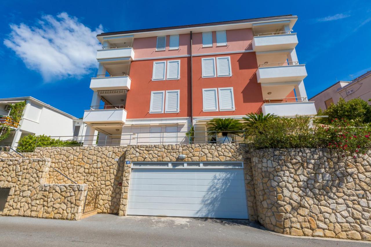 Apartments in Dramalj 41208 - B&B