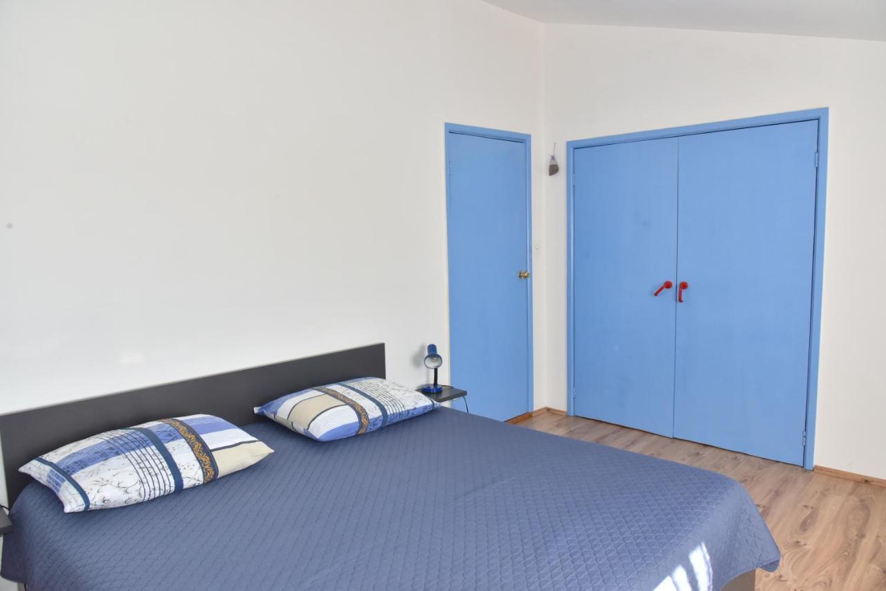 One-Bedroom Apartment - Blue