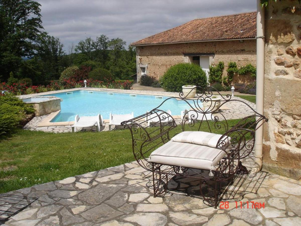 Gîte 5/6 personnes aux portes du Périgord - Bed and Breakfast