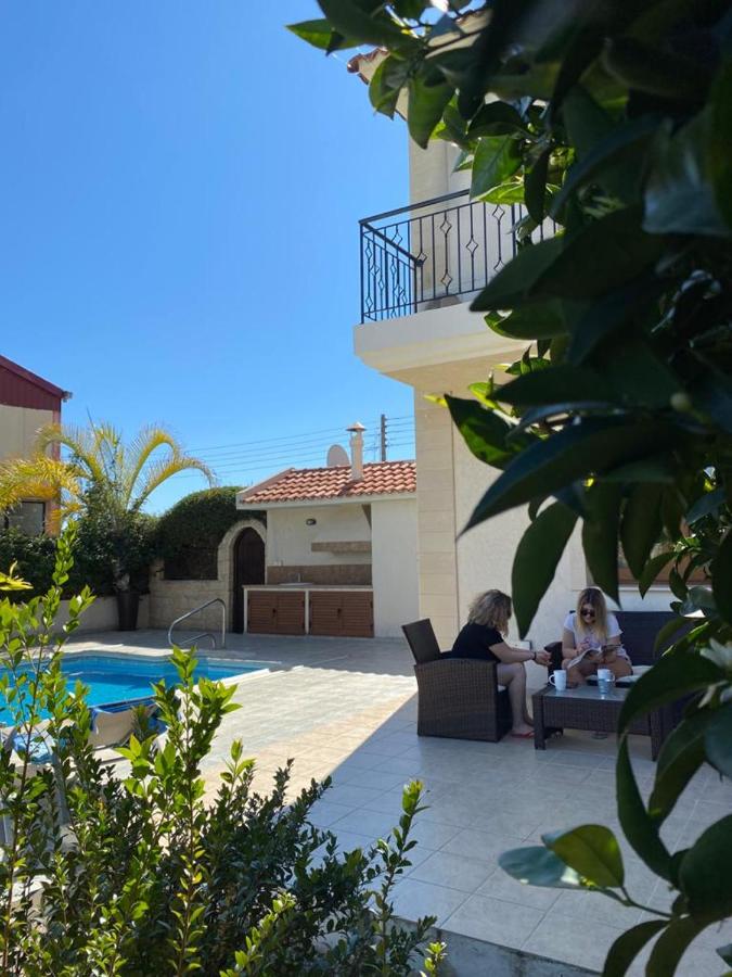 B&B Limisso - EPISKOPI VILLA, Luxury 4 Bedroom with Pool - Limassol - Bed and Breakfast Limisso