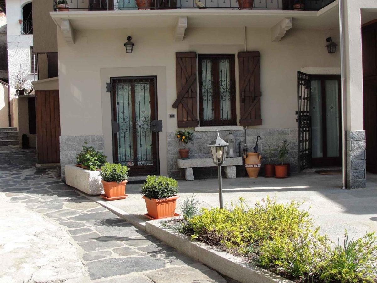 Apartment Madonna Del Sasso/Piemont 22867 - B&B