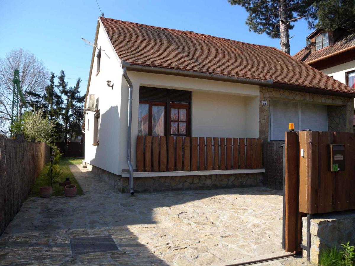 Holiday Homes in Balatonmariafürdo 19438 - B&B