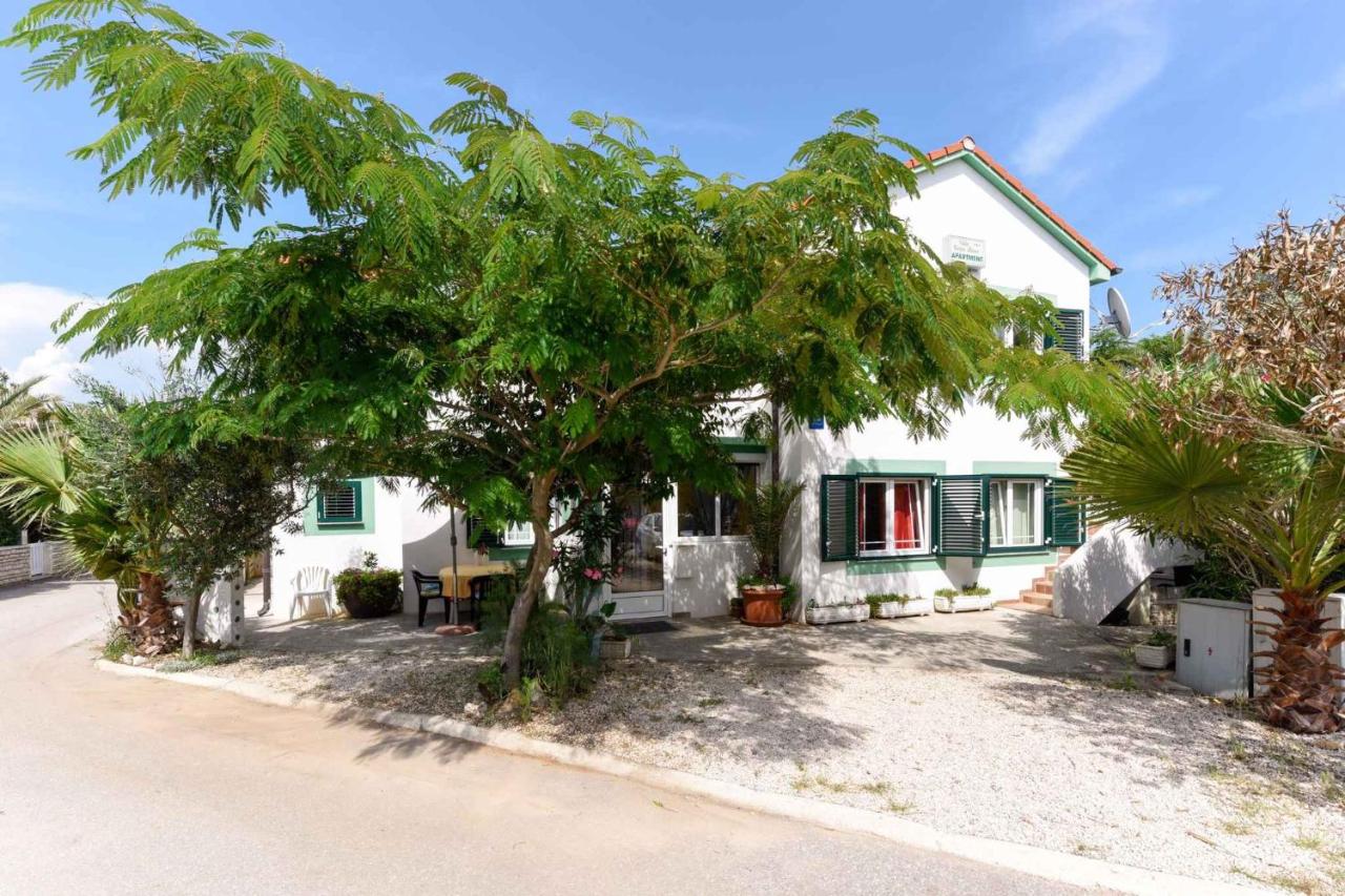 Apartments in Vir/Insel Vir 34750 - B&B