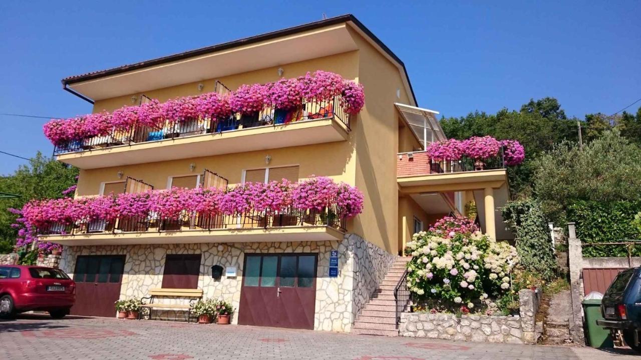 B&B Mošćenička Draga - Apartments in Moscenicka Draga 34158 - Bed and Breakfast Mošćenička Draga