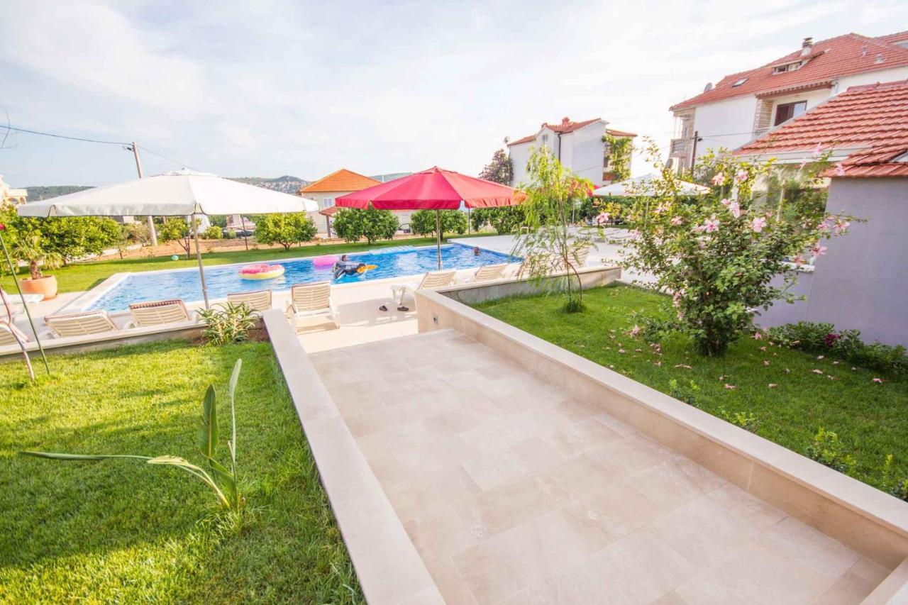 Apartment in Seget Donji 7430 - Ferienwohnung