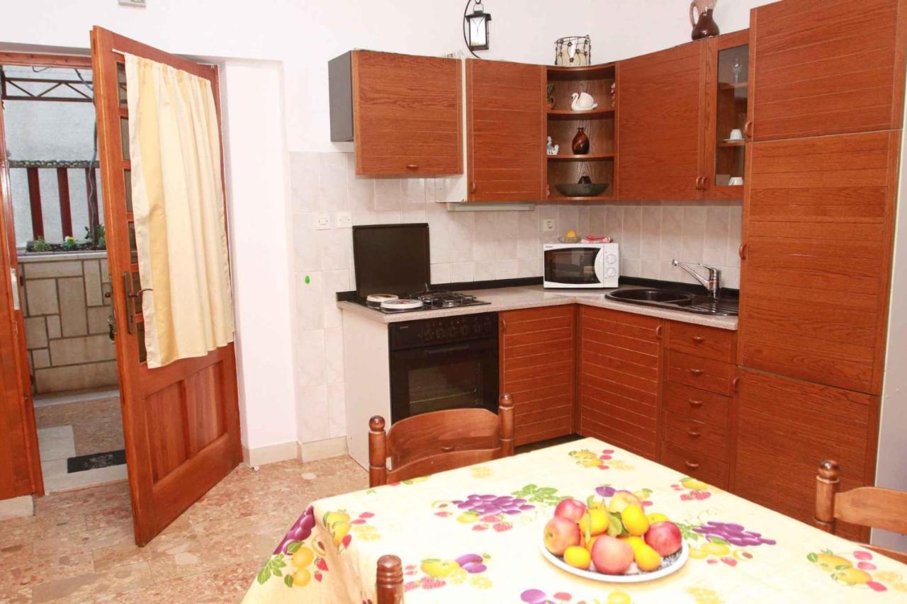 Apartments in Mastrinka 7407 - B&B Trogir