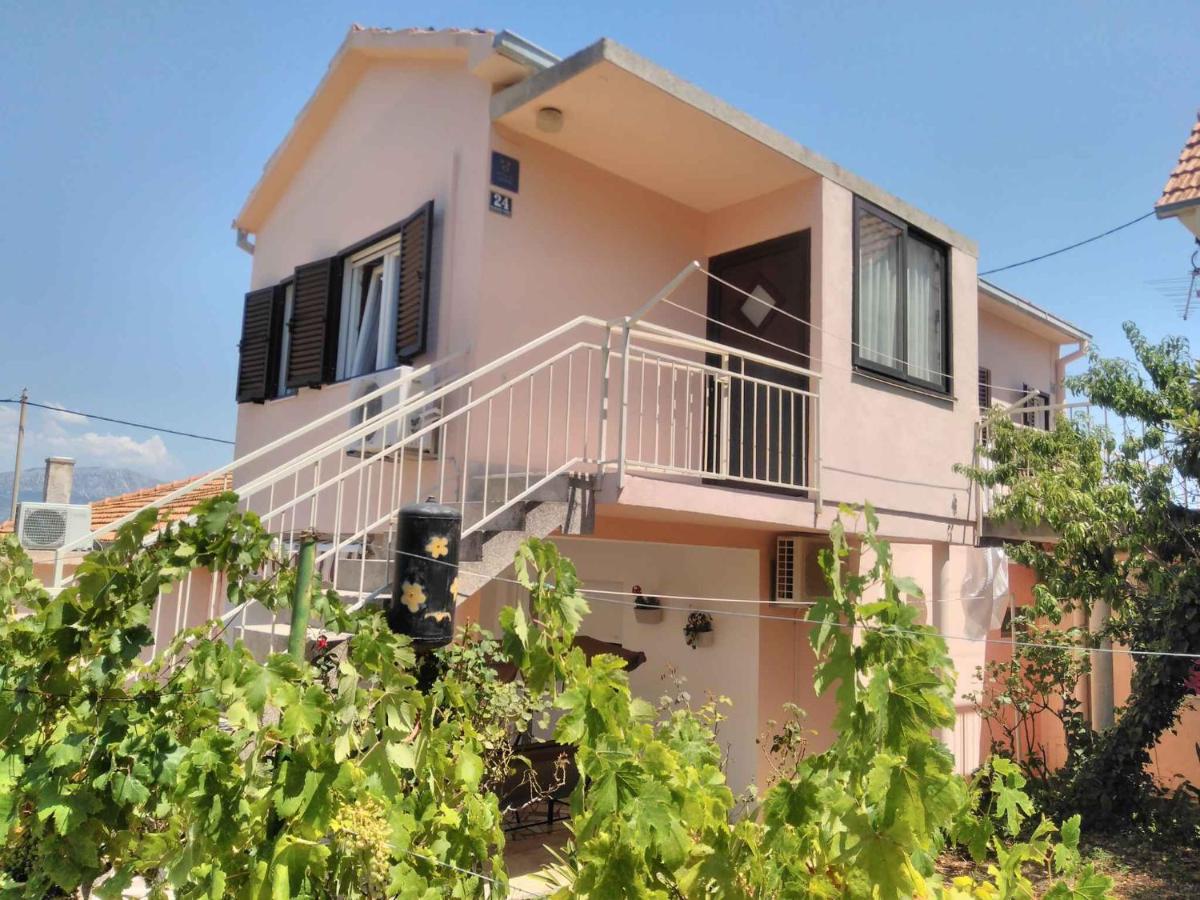 Holiday home in Slatine - Insel Ciovo 6128 - B&B