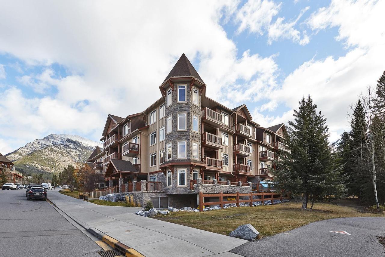 Apartment with Mountain View