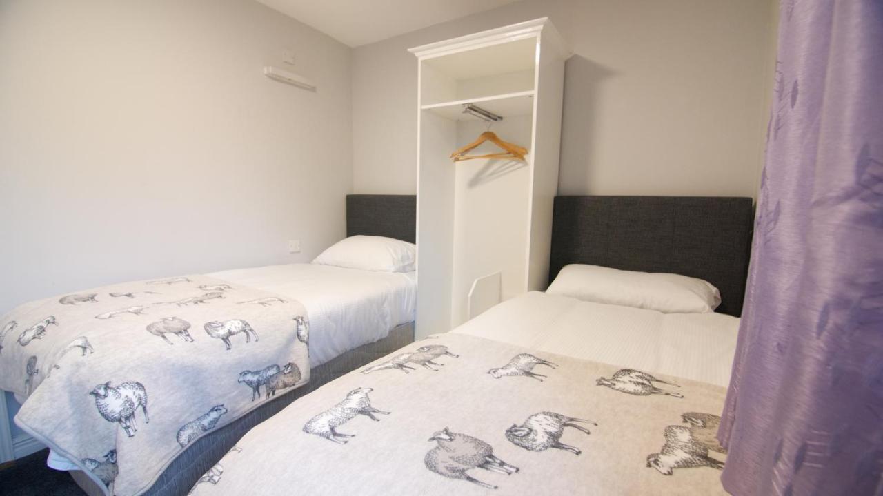 Twin Room with Private Bathroom