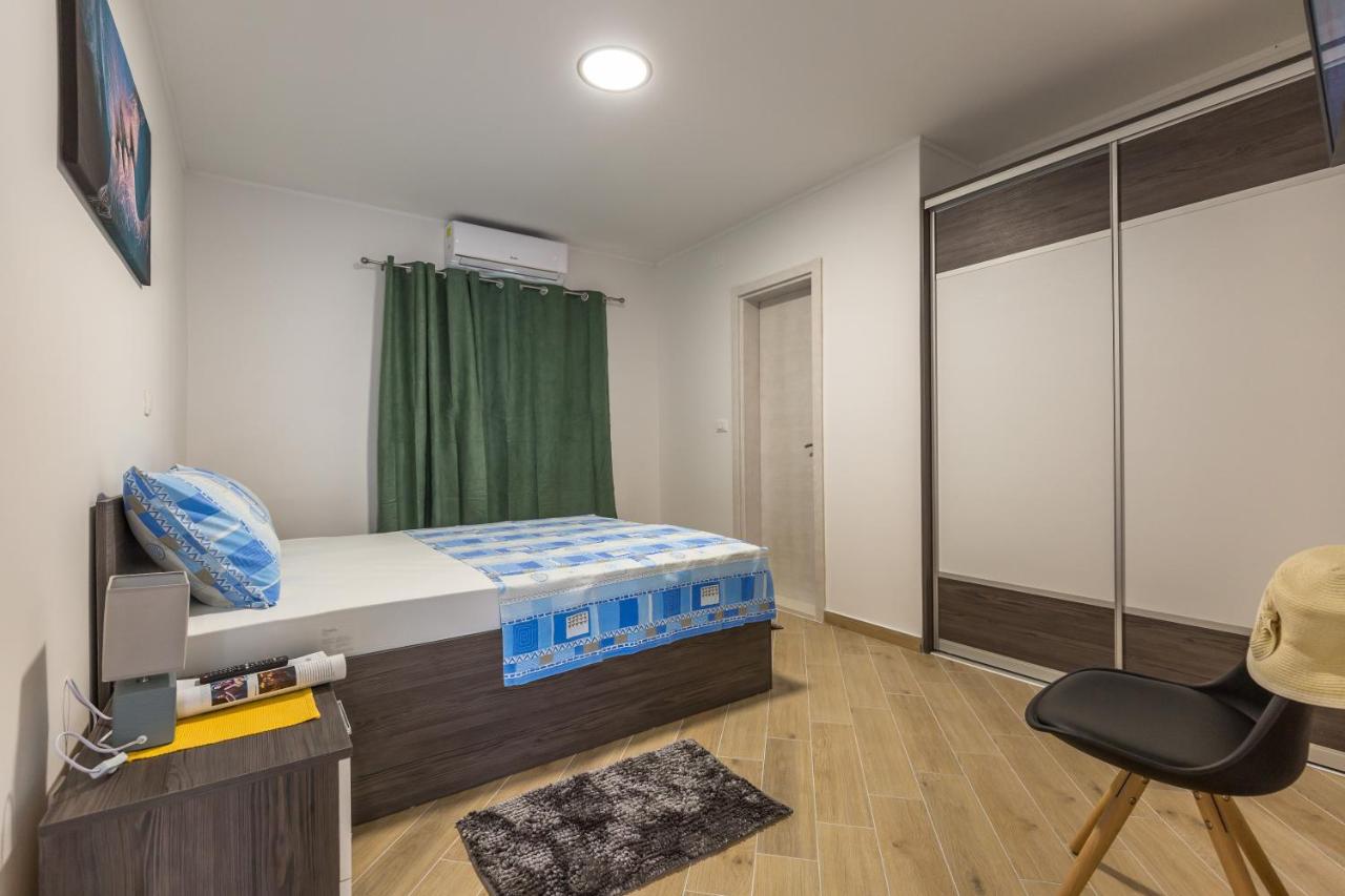 STUDIO ACOUSTIC - B&B Macarsca