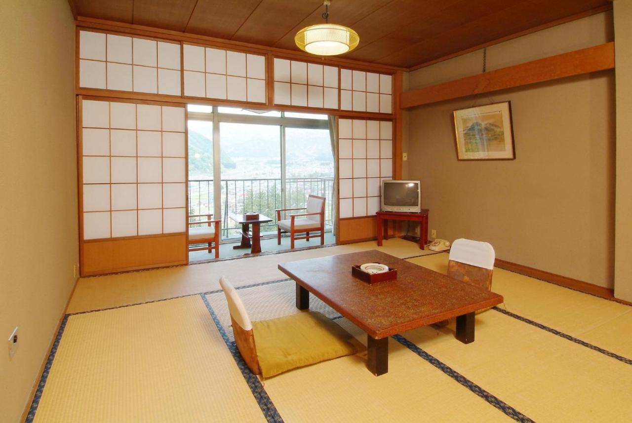 Chambre de Style Japonais avec Salle de Bains Commune