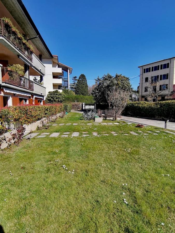 Front Lake Studio with Loft Bed and Pool - Ferienwohnung Bardolino