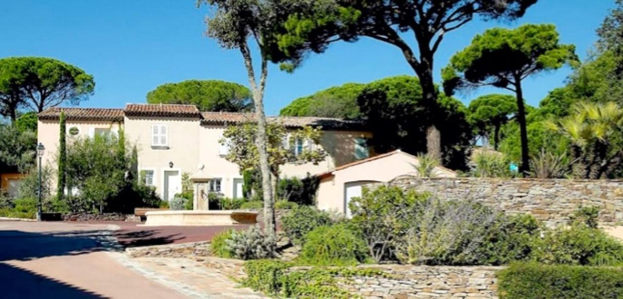 Maison spacieuse avec piscine partagée à Gassin - Bed and Breakfast