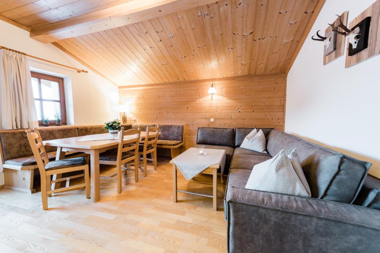 Apartment with Mountain View