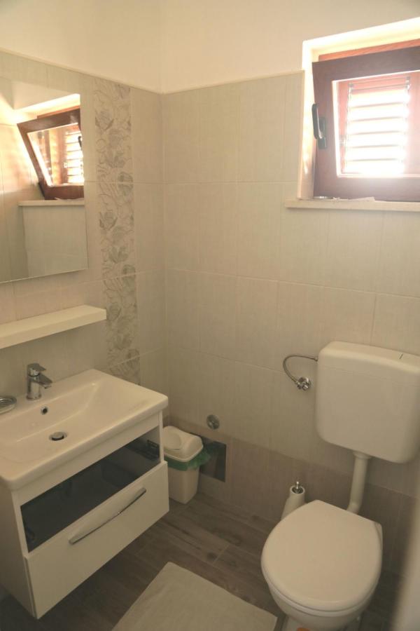 Apartment in Susak with air conditioning, W-LAN (3865-6) - B&B Susak
