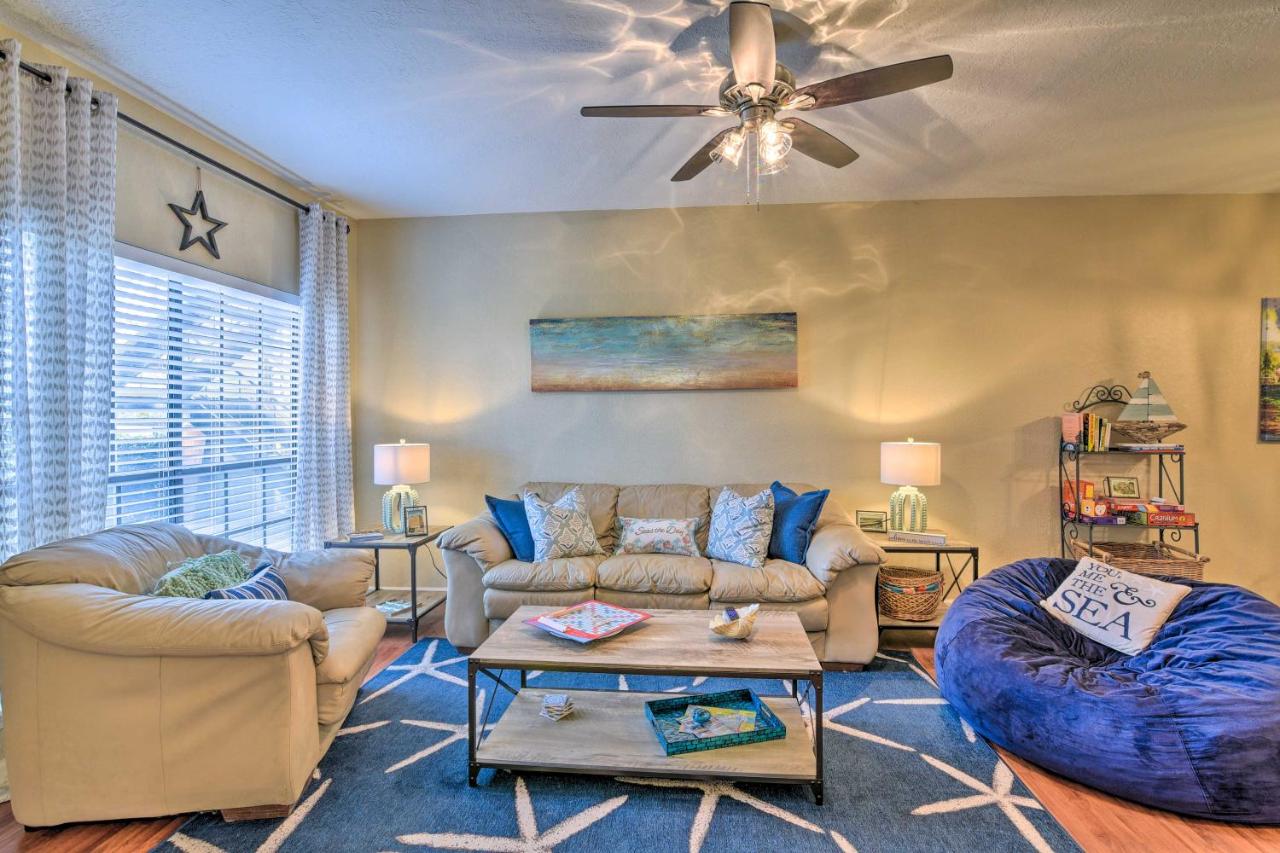 B&B Galveston - Galveston East End Condo with Pool Less Than 1 Mi to Beach! - Bed and Breakfast Galveston