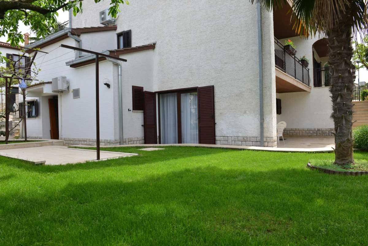 Studio mit Gartenblick