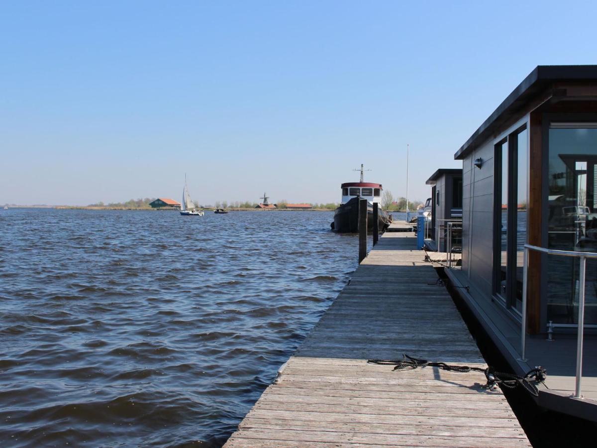 B&B Uitgeest - Cozy houseboat at the edge of the marina with beautiful view - Bed and Breakfast Uitgeest