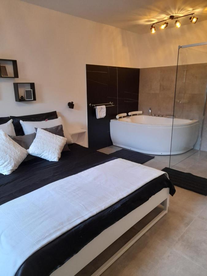 Kamer met Queensize Bed en Bubbelbad