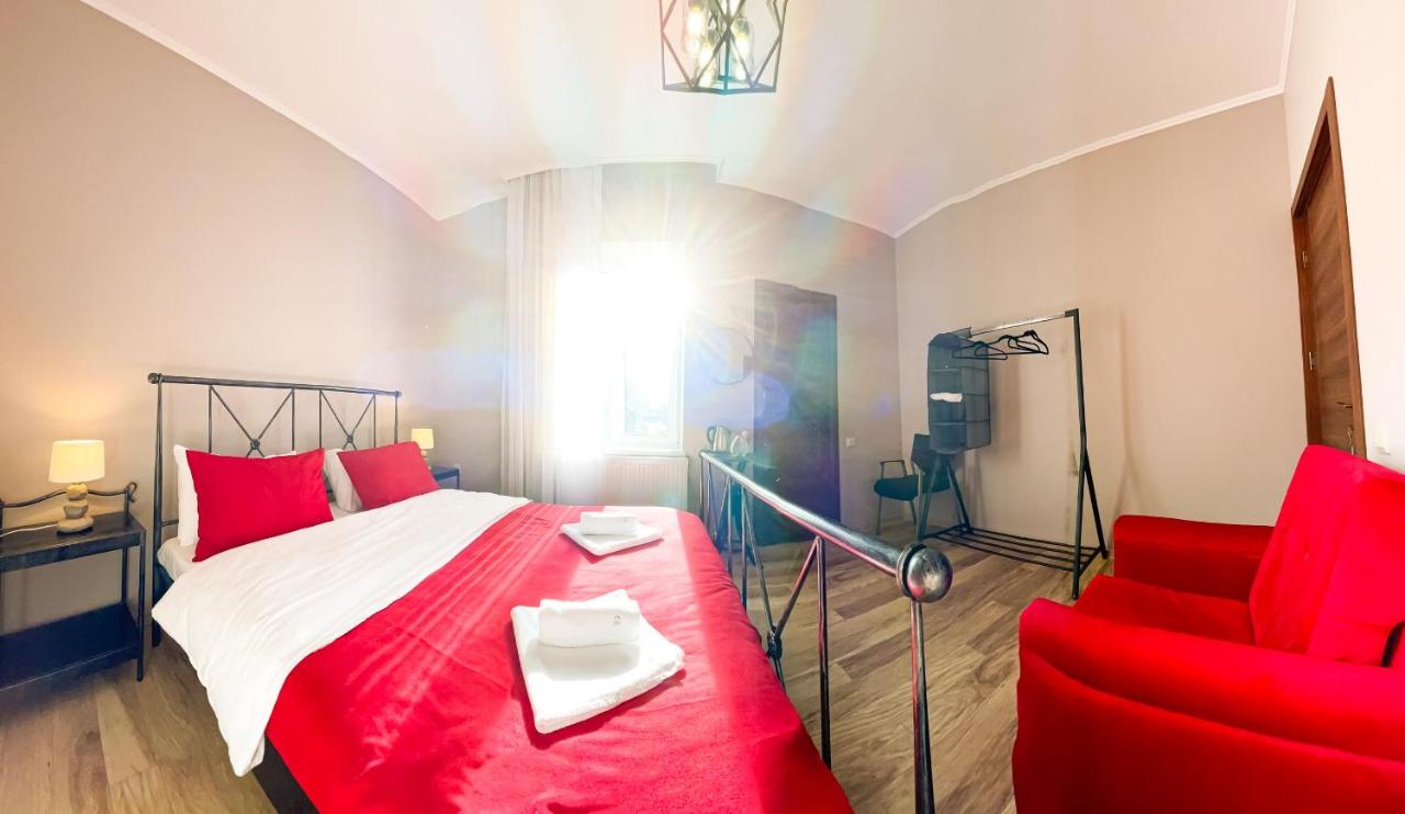 Queen Room with Garden View