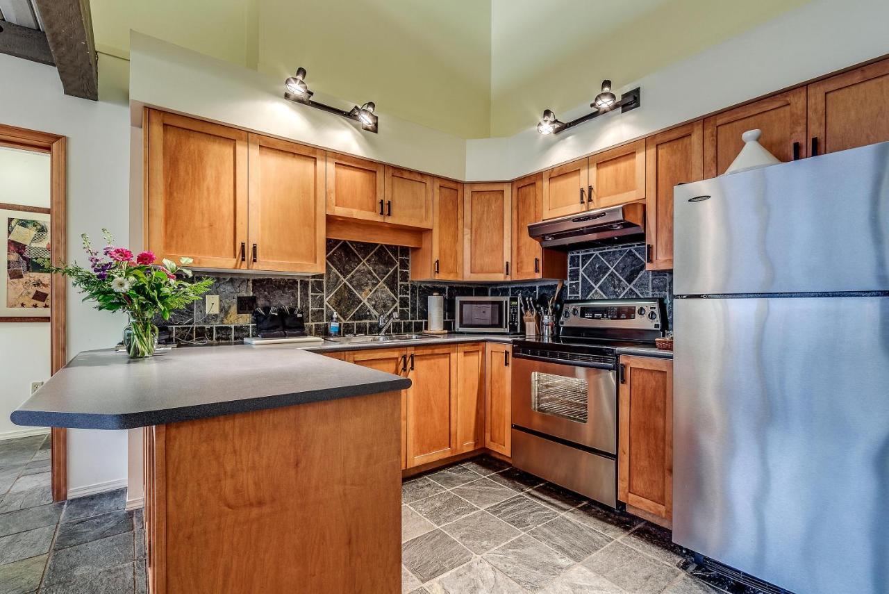 Greystone Lodge 401 Ski-in Out - B&B Whistler