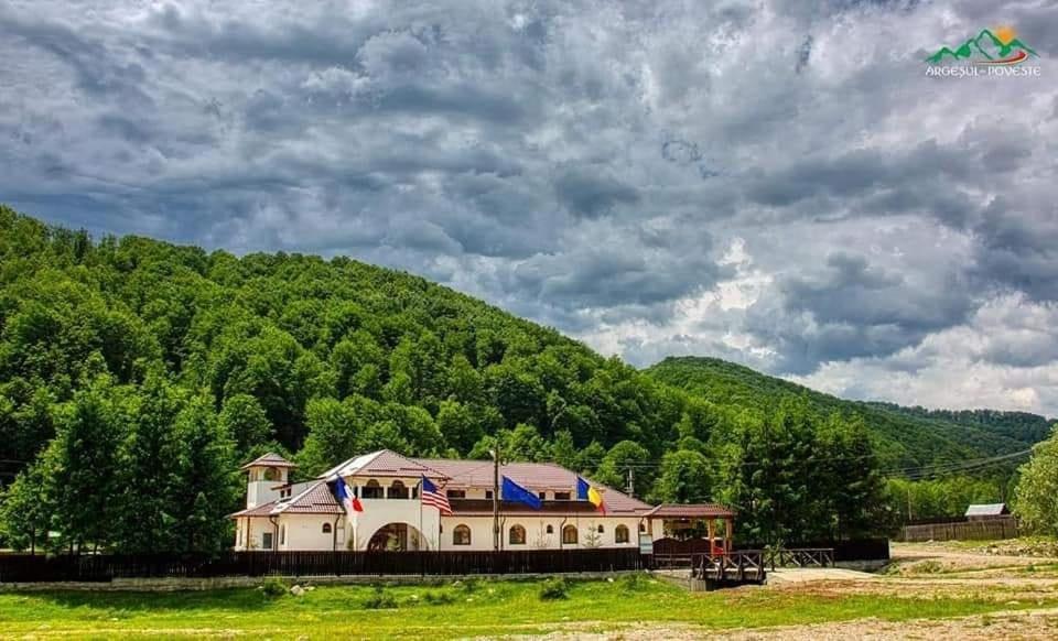 Conacul Sfanta Elena - B&B