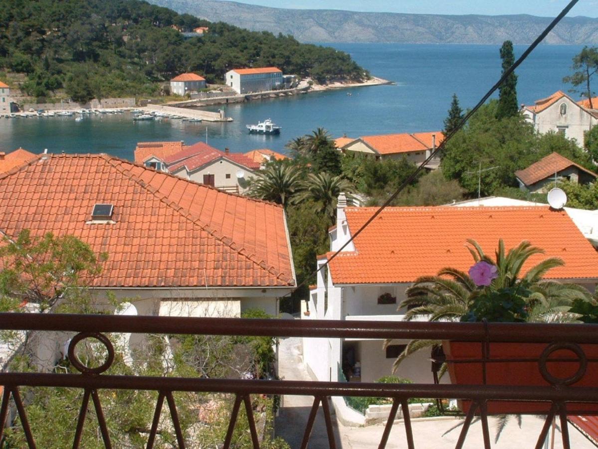 B&B Jelsa - Apartments Dioniza - 150 m from beach - Bed and Breakfast Jelsa