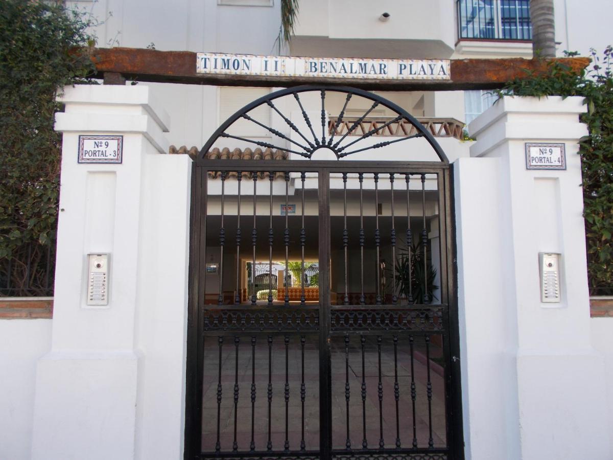 TIMON II, Luxury 3 bedroom Beachside Apartment - B&B