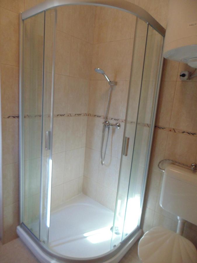 Azúr Vendégház - B&B