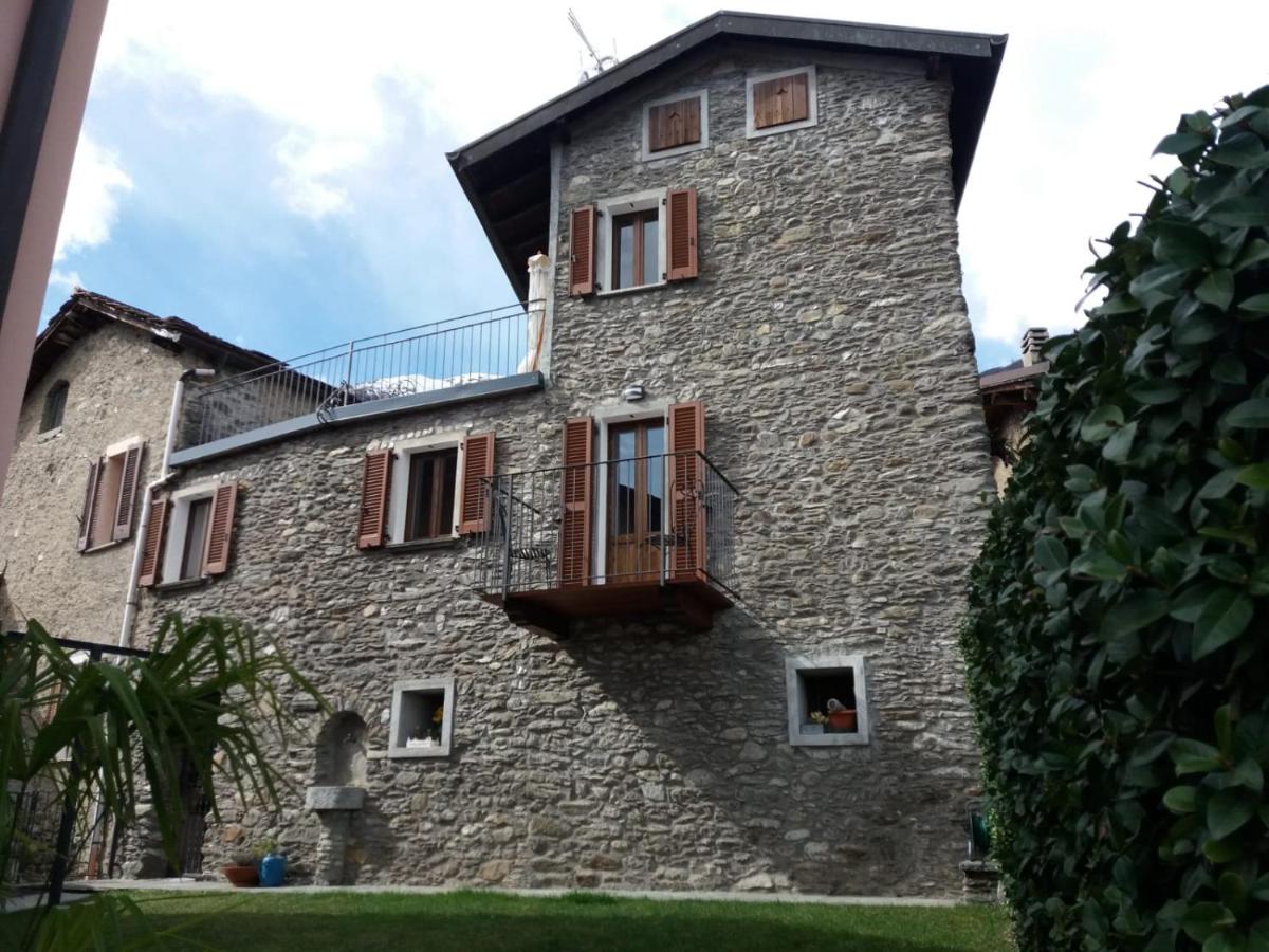 Independent Stone House with Lake View - Ferienwohnung