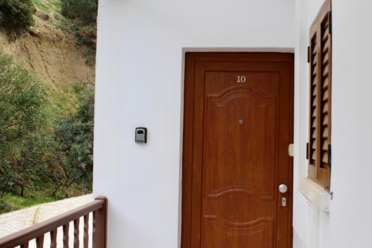 skeleas 10 - B&B