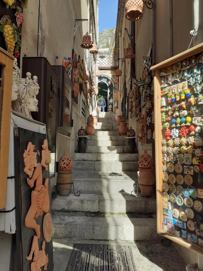 Camera Matrimoniale con Vista Giardino