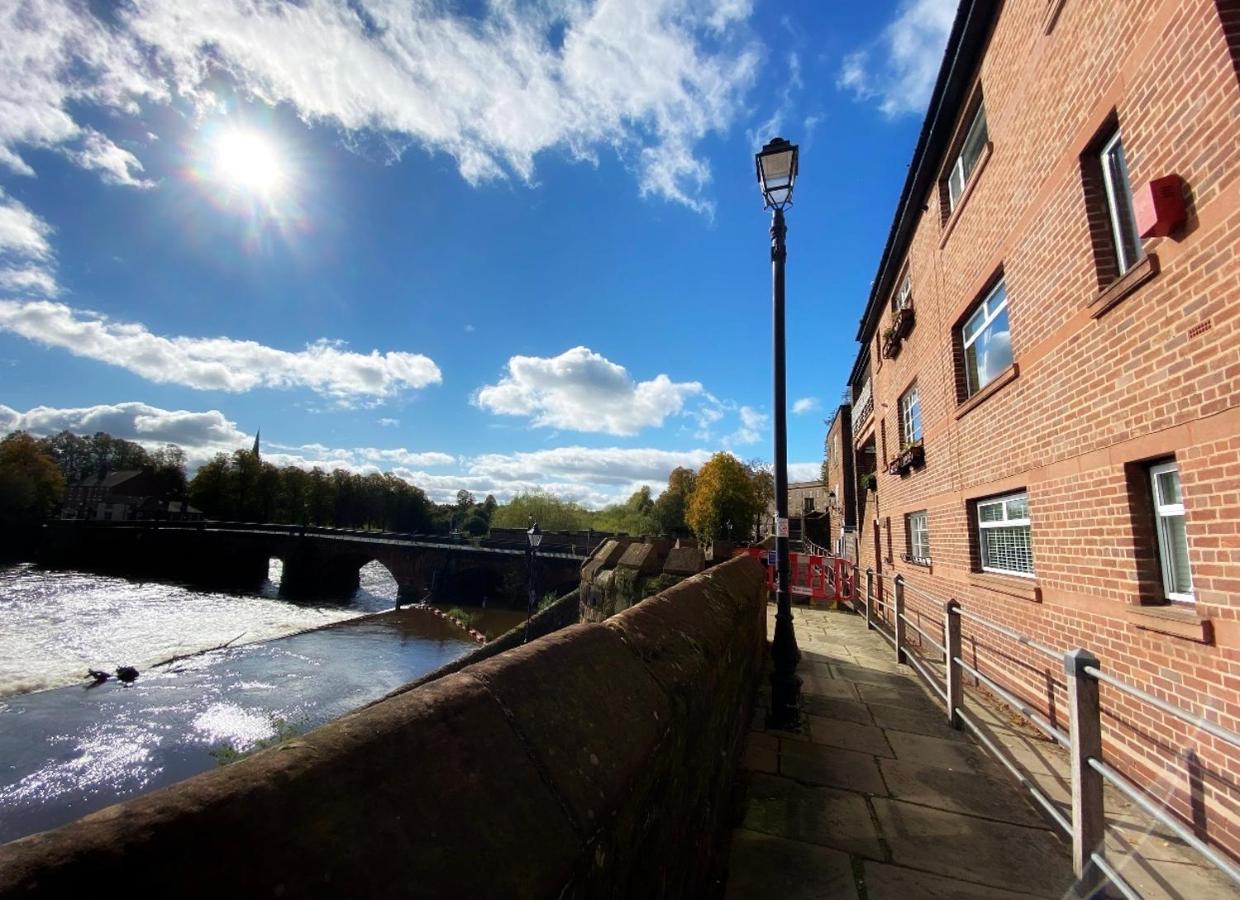 Chester's - Central Chester Stays - City Walls - Private Garden Overlooking River Dee - B&B