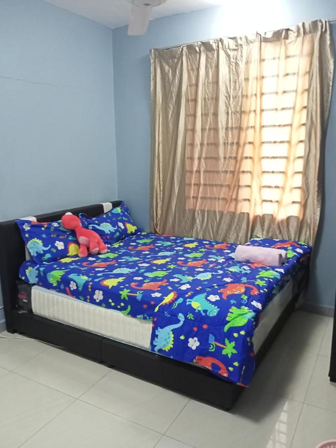 Sunny day vacation home fully aircon - Bed and Breakfast Kampung Bagan Lalang