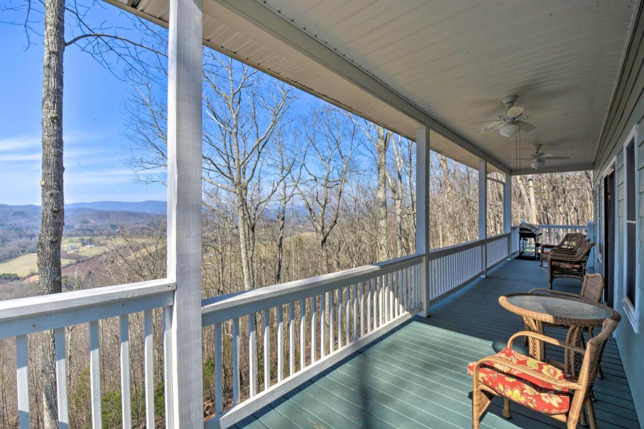 B&B Hayesville - Hayesville Mountain Cabin with Porch and Valley Views! - Bed and Breakfast Hayesville