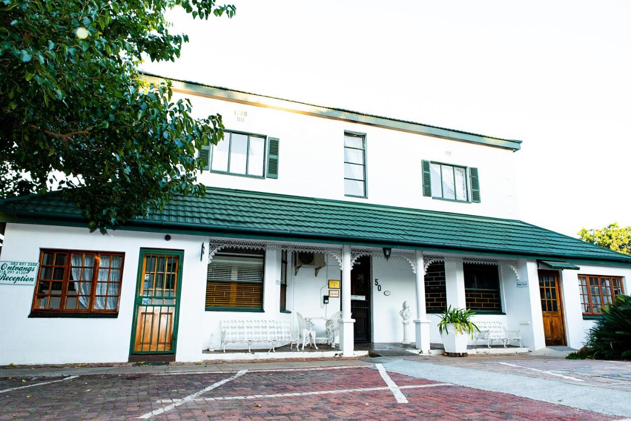 B&B Potchefstroom - Alec Wright's Guest Lodge - Bed and Breakfast Potchefstroom